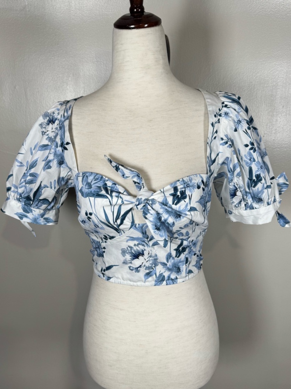 Yumi Kim Sz XS White Blue Lunar Garden Cyan Poplin Floral "Brooke" Crop Top